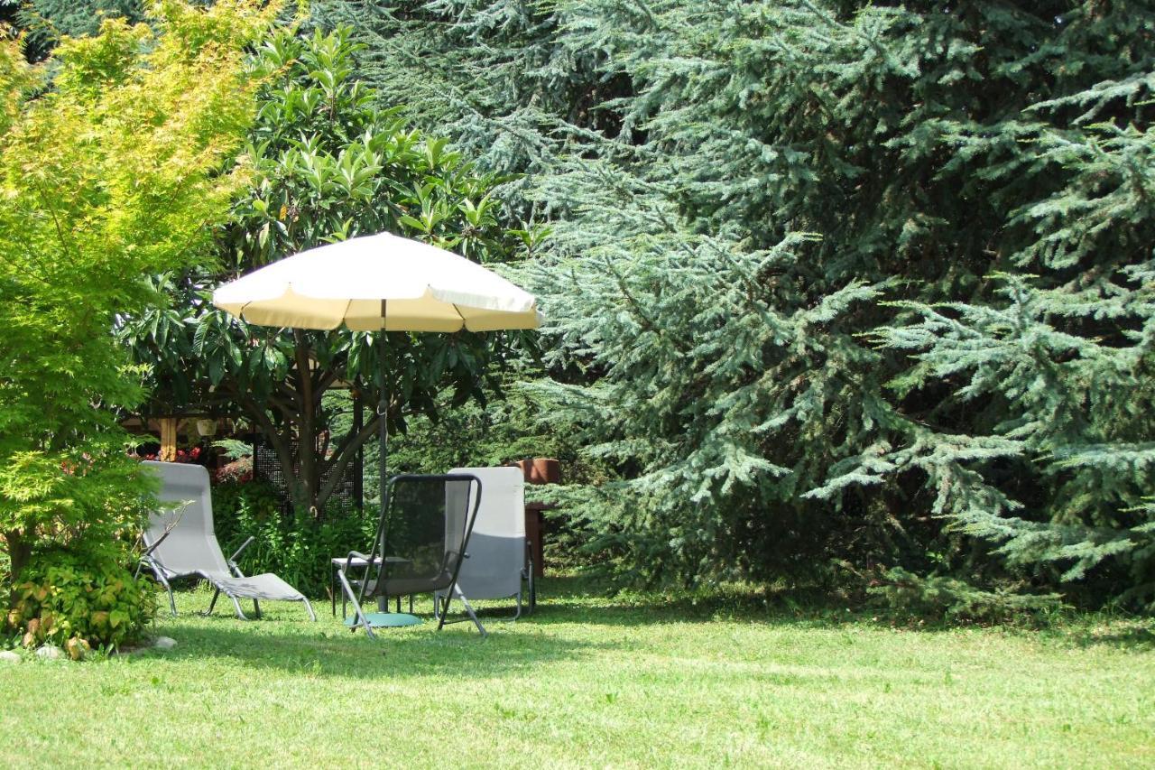 Monolocali In Casa Con Giardino Bellagio Apartment Bagian luar foto