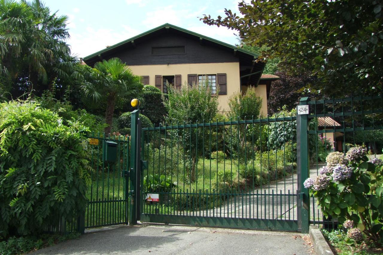Monolocali In Casa Con Giardino Bellagio Apartment Bagian luar foto